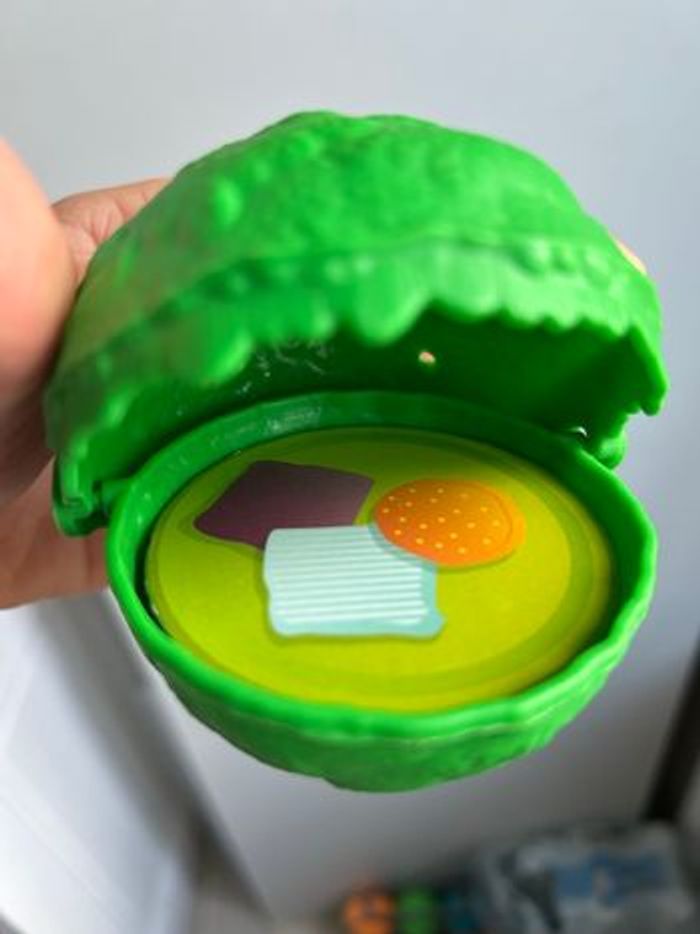 Arbre magique avec 4 personnages - photo numéro 3