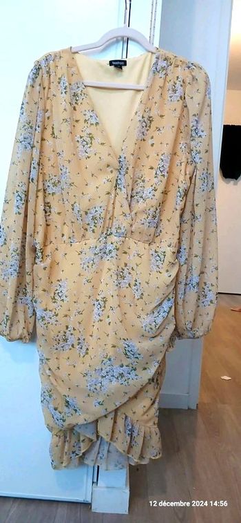 Robe jaune fleurie
