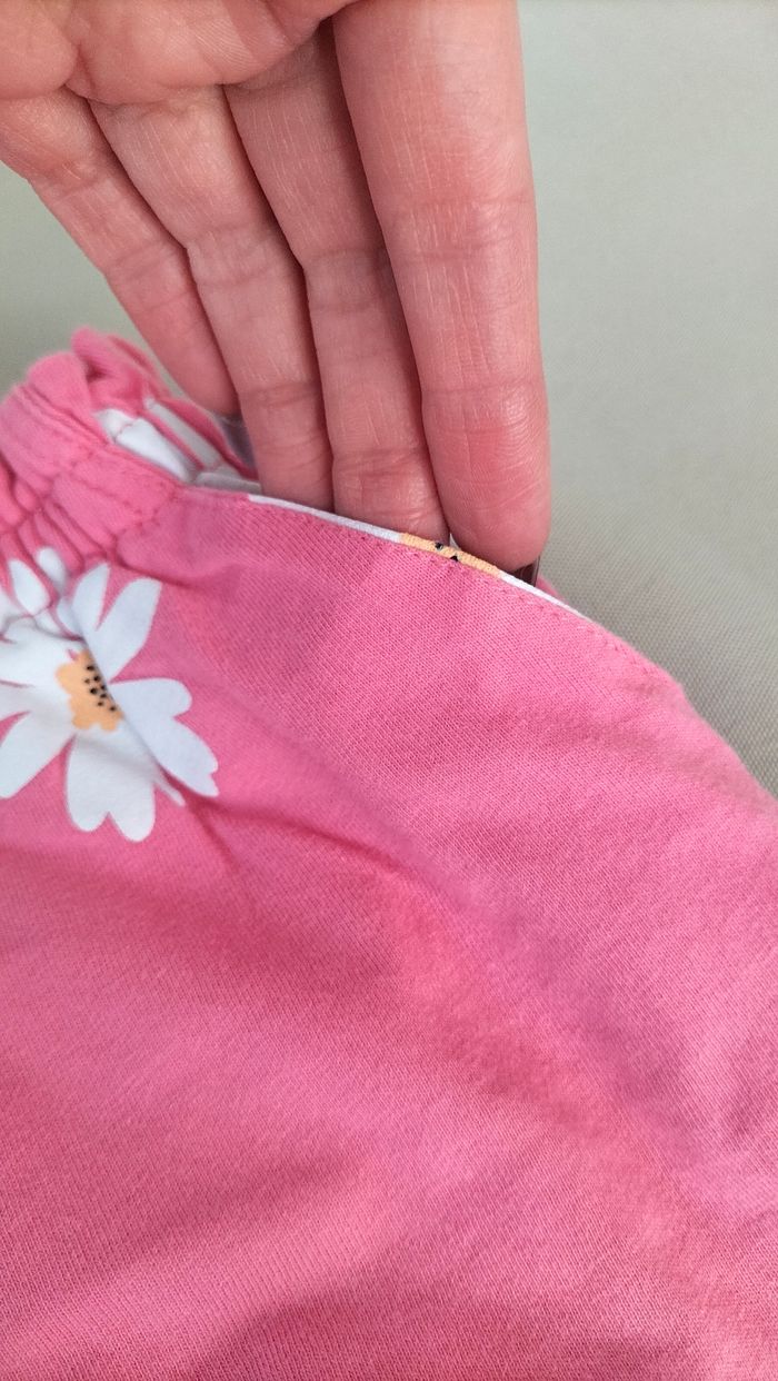 🩷 Short ample rose à marguerites - 8 ans - Gémo - Excellent état 🩷 - photo numéro 2