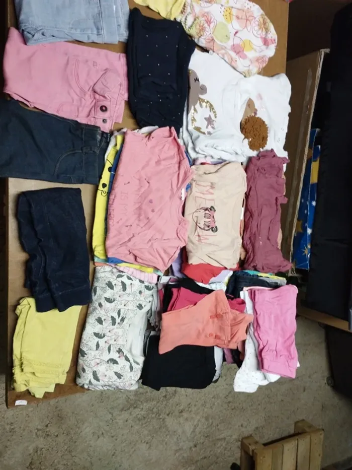 Lot petit prix de plus de 60 vêtements fille 24 mois