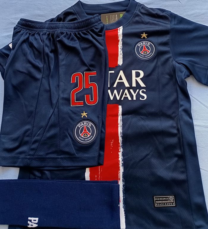Maillot Psg Etoile enfant ( Collector Champions 2025 ) taille 12 ans + patchs - photo numéro 3