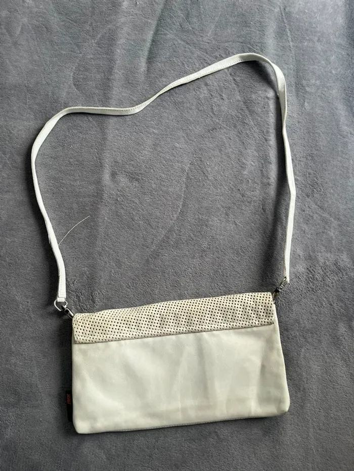 Sac blanc en cuir perforé JOST – Y2K minimaliste & épuré - photo numéro 6