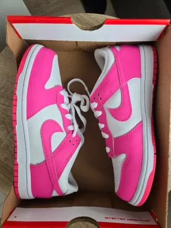 Nike dunk low Taille 34 neuf blanc rose fuchsia