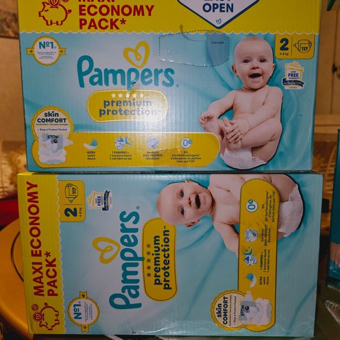 Lot de 2 boîtes couches Pampers premium taille 2