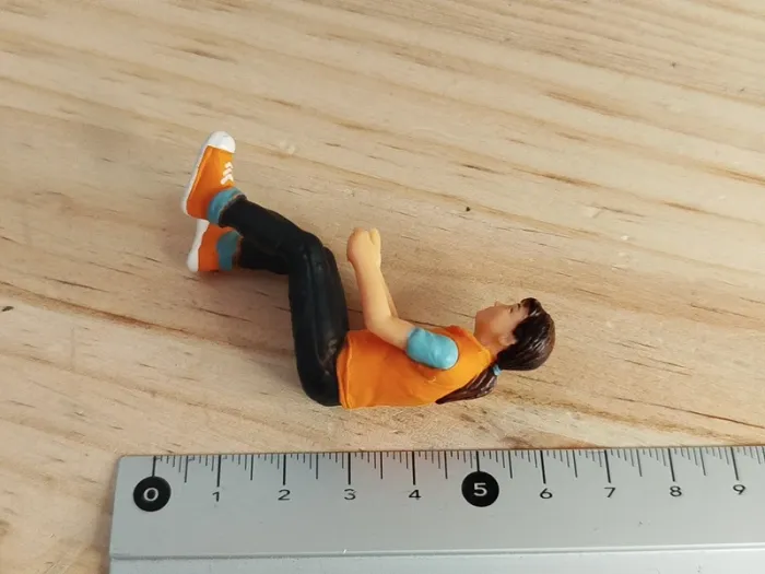 Schleich personnage femme brune qui conduit - photo numéro 5