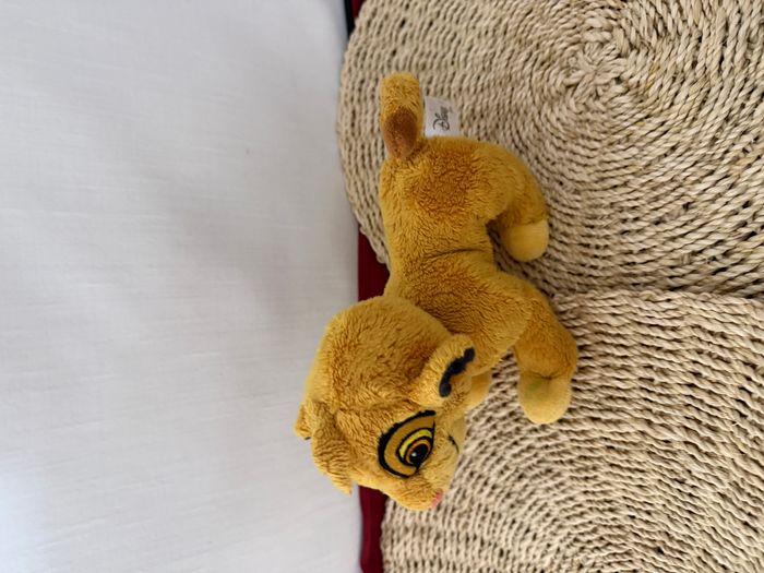 Peluche lion Simba DISNEY NICOTOY Le Roi lion yeux brodés - photo numéro 2