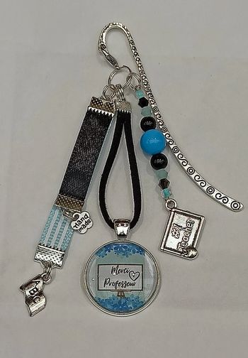 Cadeau professeur, bijoux de sac ou marque page " Merci professeur"