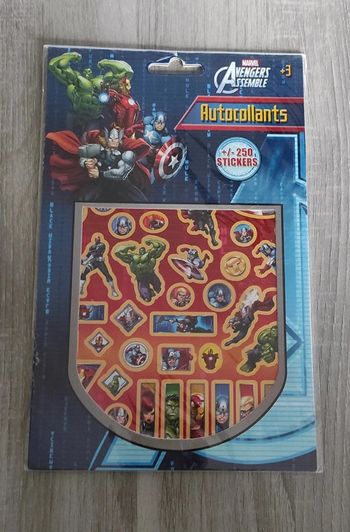 Autocollant Avengers neuf