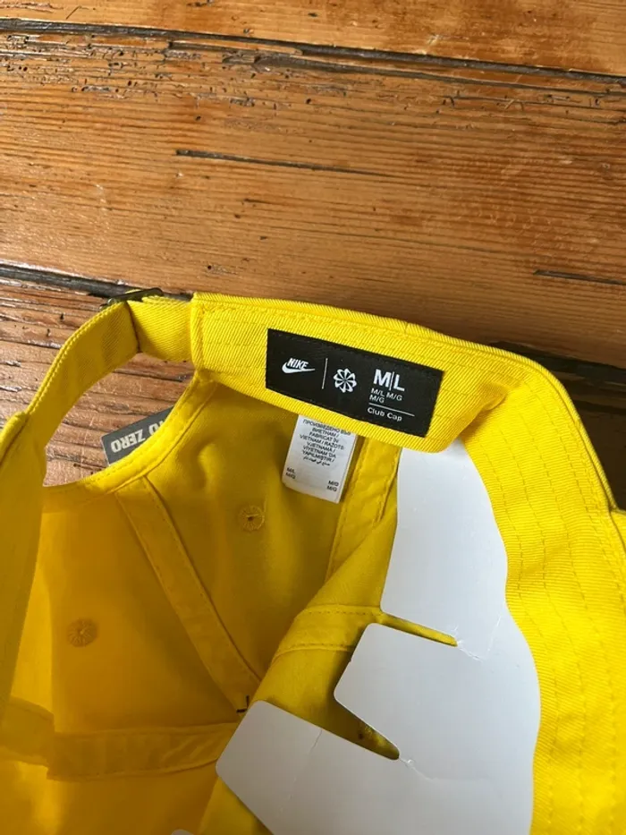 Casquette Nike jaune - photo numéro 3