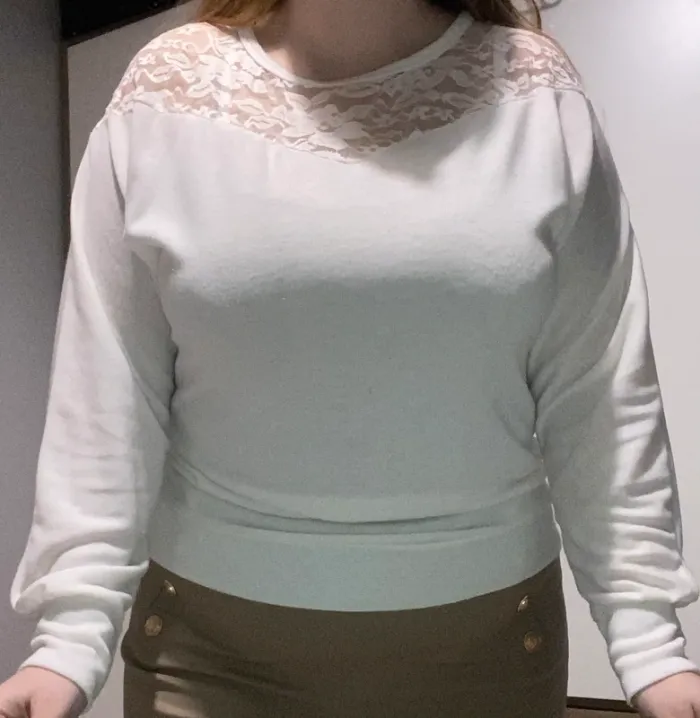 Pull blanc à dentelle