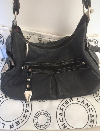 Sac à main en cuir grainé lancaster noir / forme banane sacoche