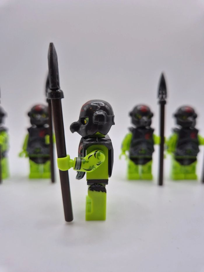 Figurines type lego 5 guerriers orcs seigneur des anneaux / hobbit - photo numéro 3