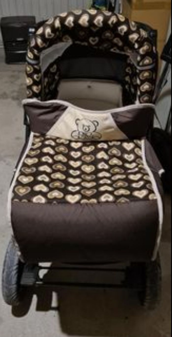 Poussette 3 en 1 très peu servie