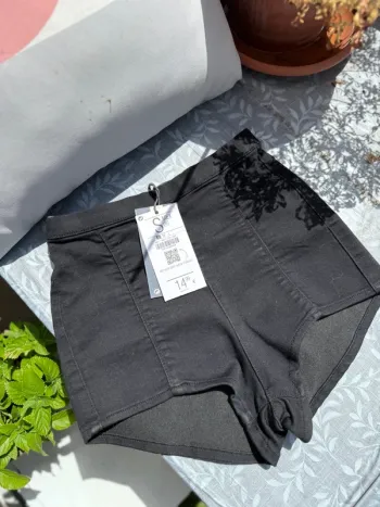 Short noir taille haute