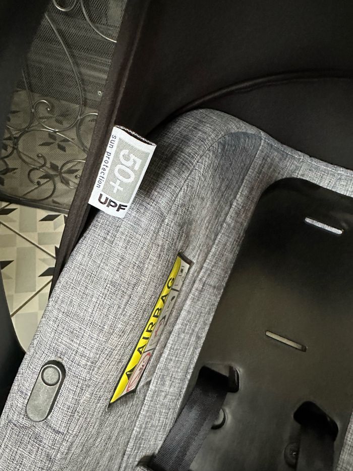 Cosy bébé avec sa base isofix - photo numéro 2