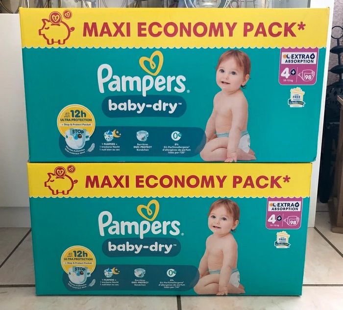 LOT DE 196 COUCHES PAMPERS BABY DRY TAILLE 4+ NEUFS DANS L'EMBALLAGe