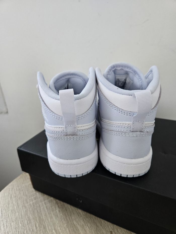 Nike Jordan 1 mid taille 28 neuves blanc bleu - photo numéro 4