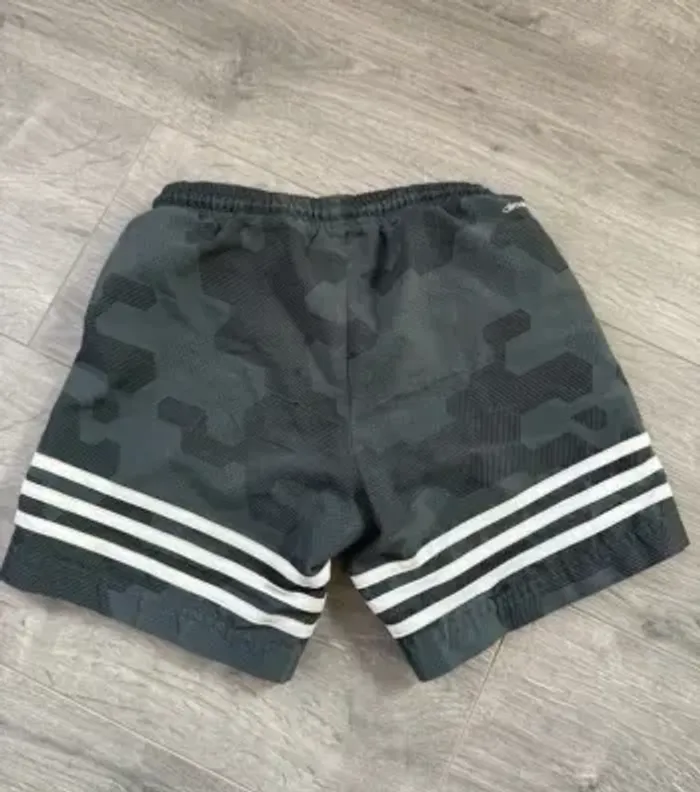 Short sport camouflage Adidas garçon 8 ans - photo numéro 6