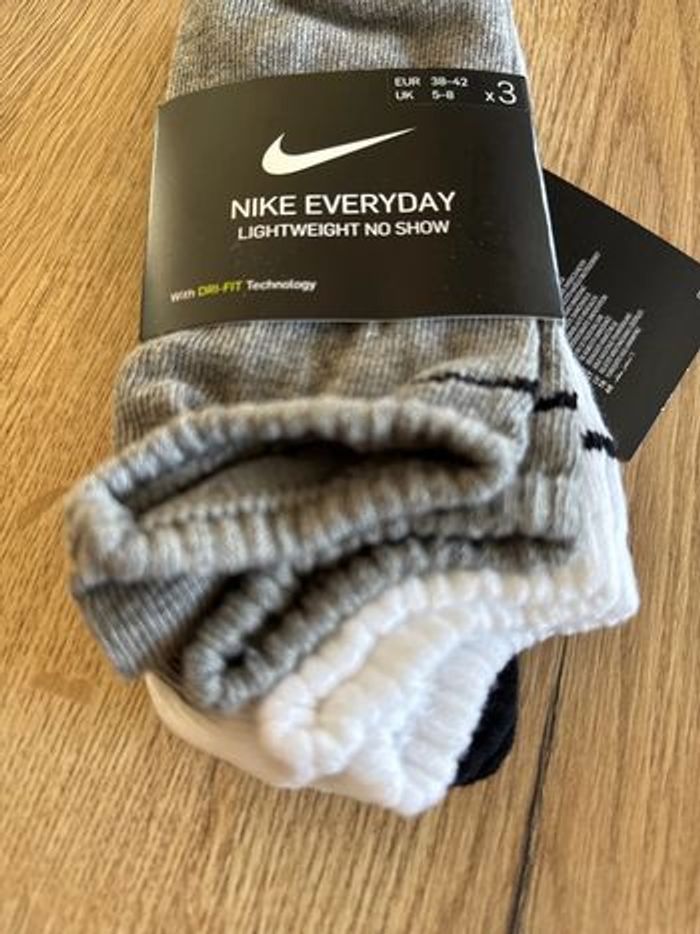 3 paires de chaussettes Nike 38-42 neuves avec étiquette - photo numéro 5