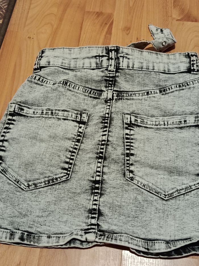 Jupe courte grise effet chiné avec ceinture Bershka taille 38 - photo numéro 3