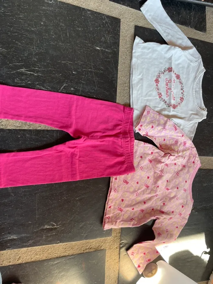 Lot 2 t shirt manches longues et 1 legging 12 mois