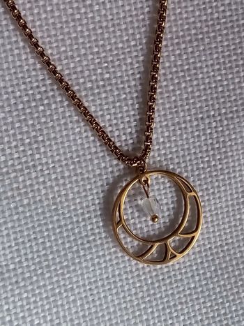 Collier perle pierre de lune à reflets bleutés