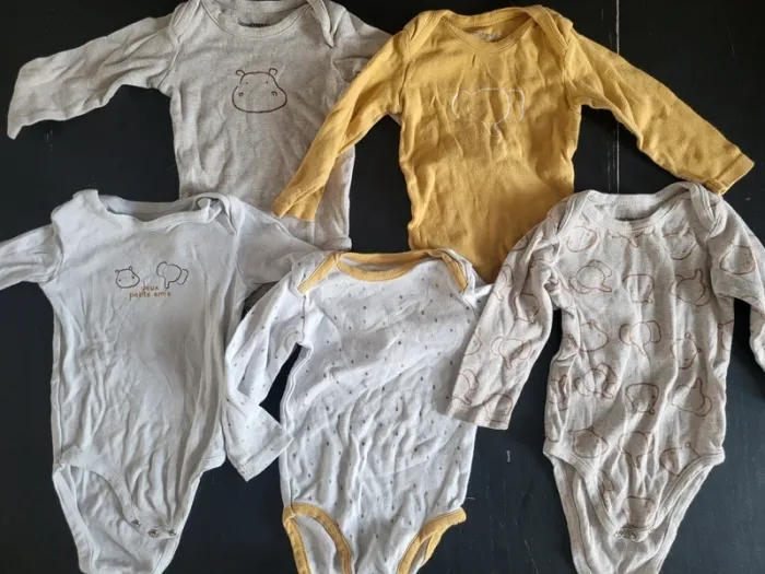 Lot de 5 bodies hippo et Éléphant 9 mois