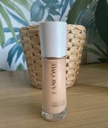 Fond  de teint essence Miracle Lancôme 