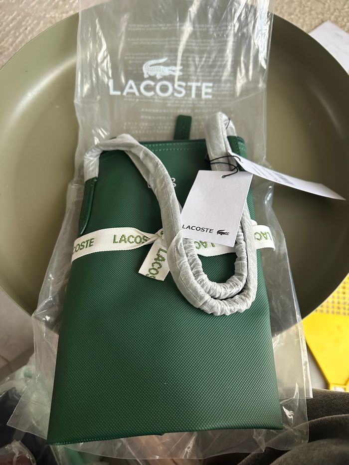 Sac à main marque Lacoste - photo numéro 2