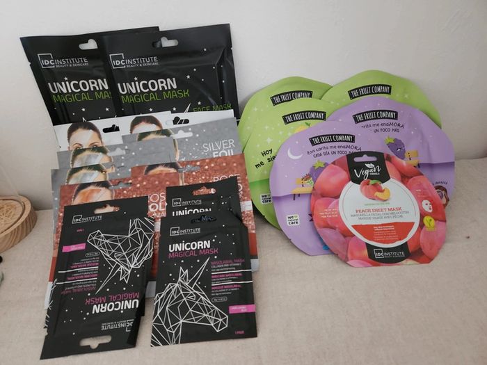 Lot de 19 masques
