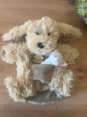Doudou marionnette chien beige écru poche chat blanc histoire d ours