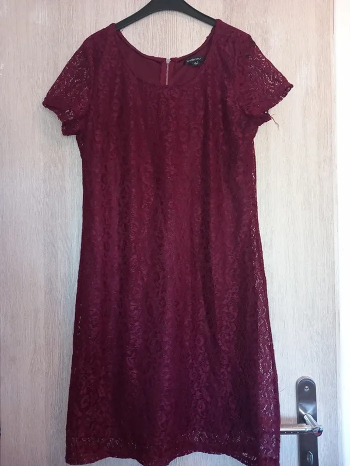 Jolie robe bordeaux L 40