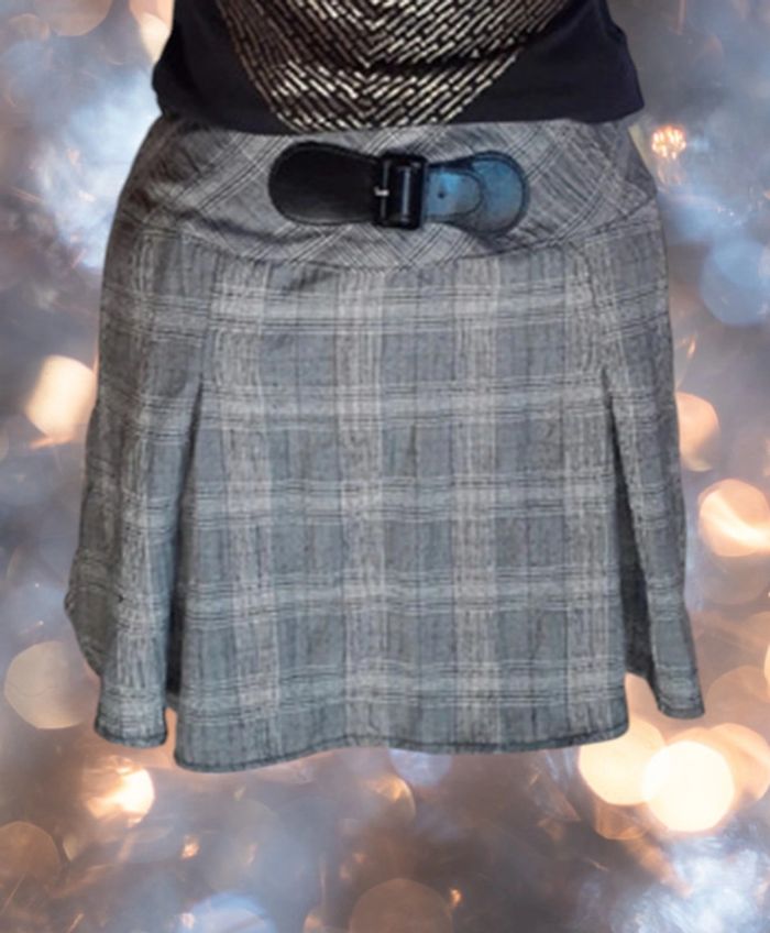 Mini-jupe écossaise à plis. Taille 38. Kiabi. Excellent état. - photo numéro 2
