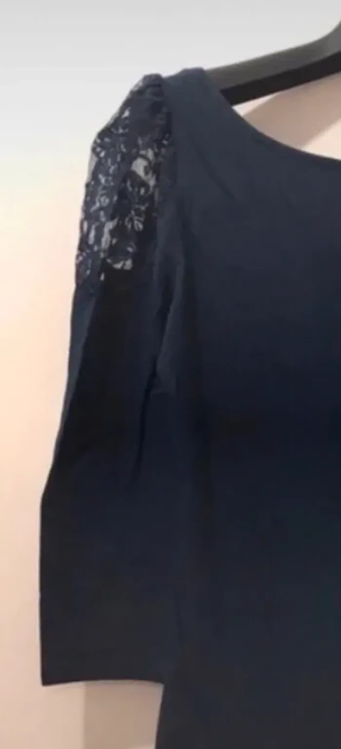 Haut femme H&M dentelle demie manche marine taille S - photo numéro 3