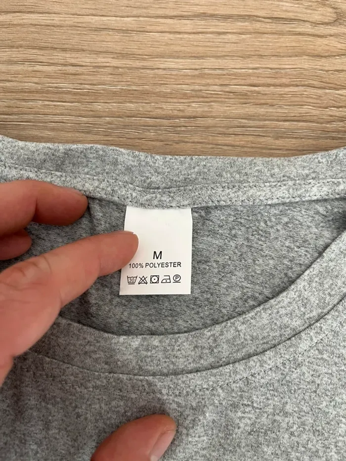T-shirt gris imprimé tendance - photo numéro 3