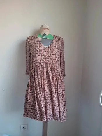 Robe imprimée noir et marron, style rétro et féminin, By one, neuve, taille S/M