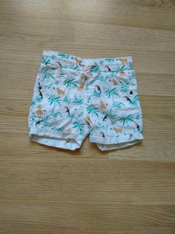 Short blanc. Motif jungle. Filles. Tissaia.
Taille 4 ans