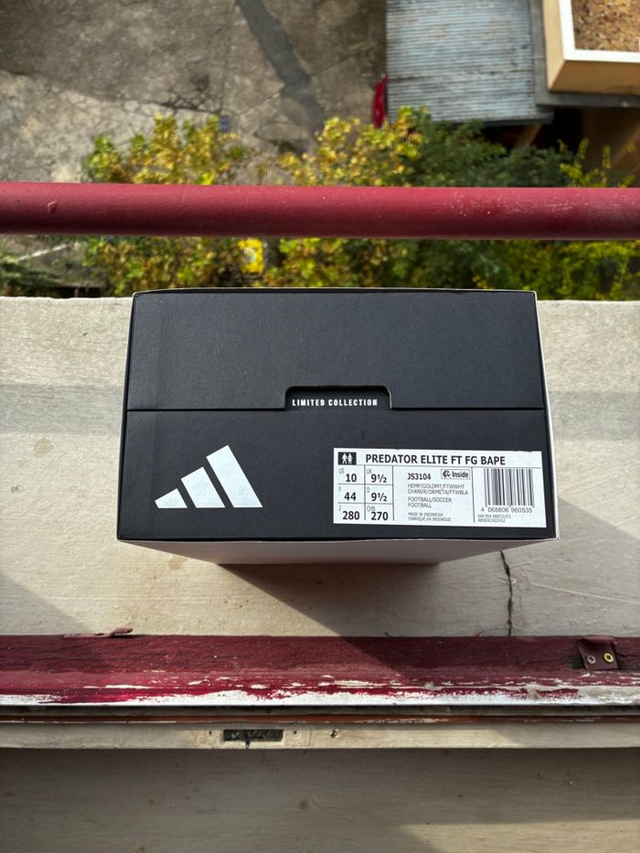 Crampons Adidas x Bape Predator  - Taille 44 - Neufs - photo numéro 8