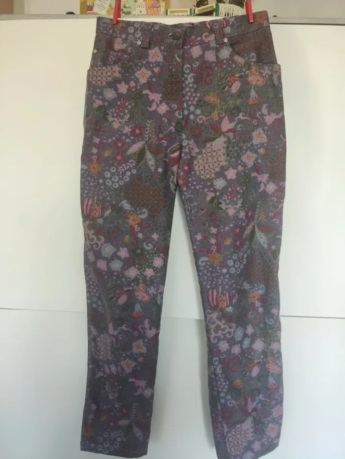Jean imprimé fleuri violet 40