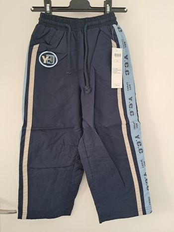 Pantalon 4 ans neuf avec étiquettes