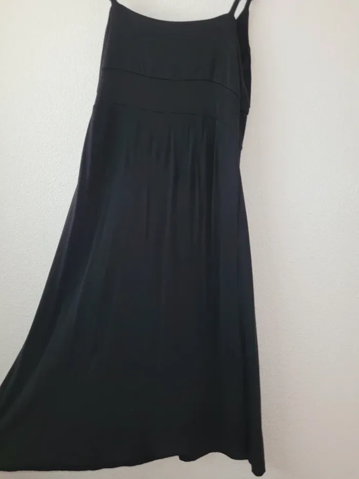 Robe noire fine bretelle - photo numéro 4