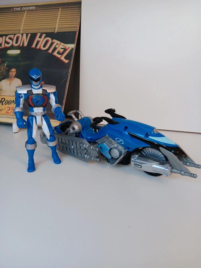 Figurine et sa moto vintage Bandai 2006 Power Rangers opération overdrive moto 25cm fig 14cm