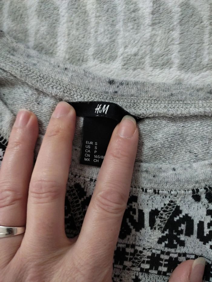 Sweat noël rennes gris et noir H&M taille 36 - photo numéro 4