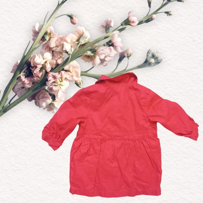 💥 Veste ou trench Rouge qui Dégomme pour bébé fille taille 6-9 mois💥 - photo numéro 2