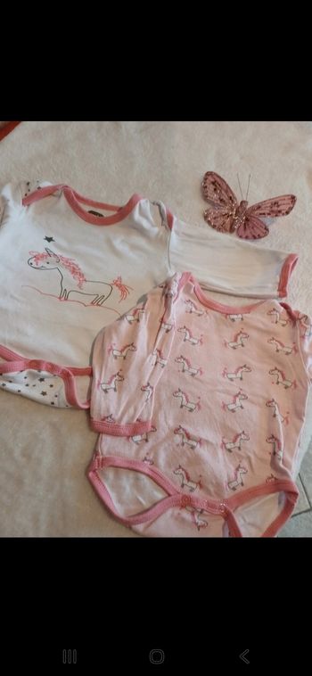 Lot de 2 bodies bébé taille 9 mois