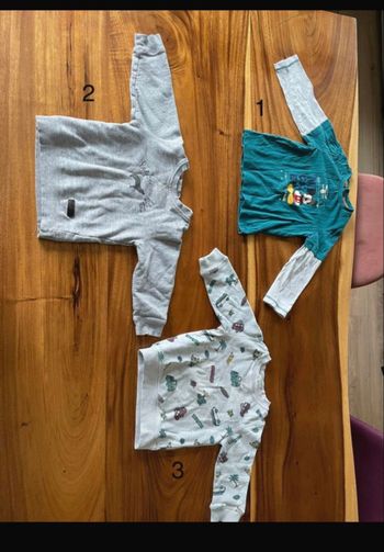 Lot de 8 articles 2 ans