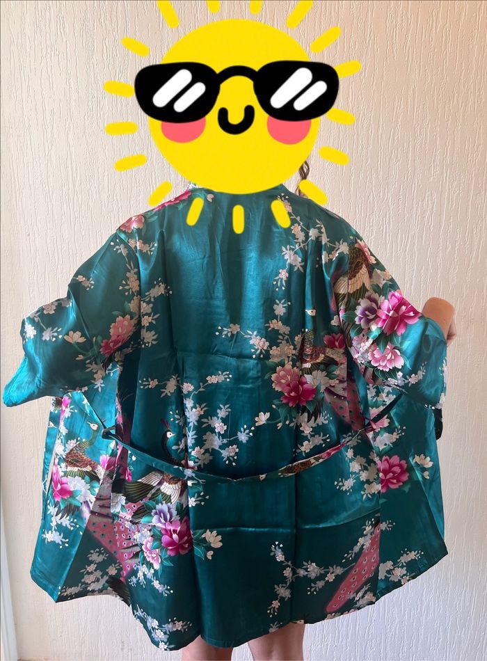 🪷Kimono bleu turquoise traditionnel japonais avec paon et fleurs de Sakura kawaii 🌸 - photo numéro 5