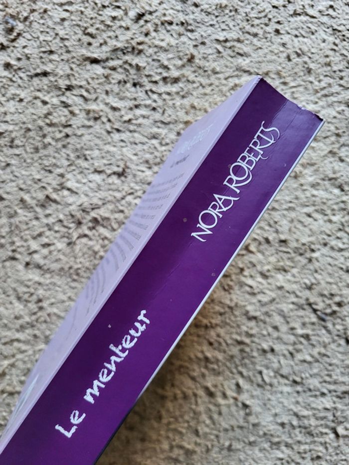 Livre Le Menteur de Nora Roberts - photo numéro 4