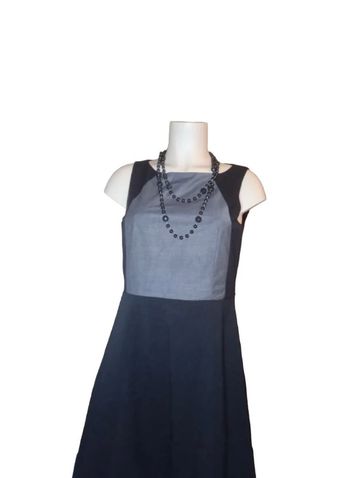 Robe 👗 noire et grise sans manches avec passant de ceinture Taille M