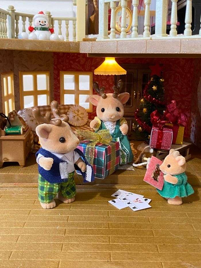 Grande maison Sylvanian éclairée , famille rennes Noël - photo numéro 4